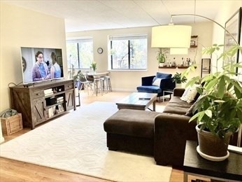 1933 Commonwealth Ave, Brighton