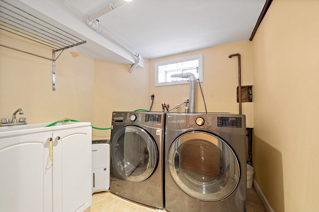 28 Mansfield Rd, Wellesley