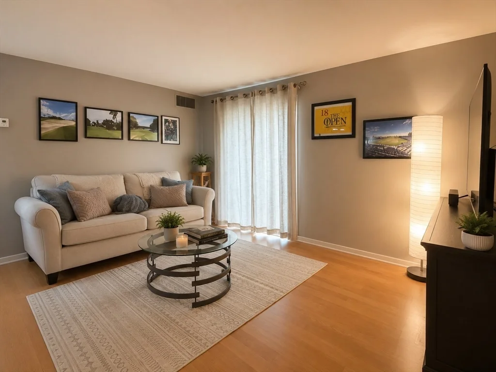 8 Village Rock Ln, Natick
