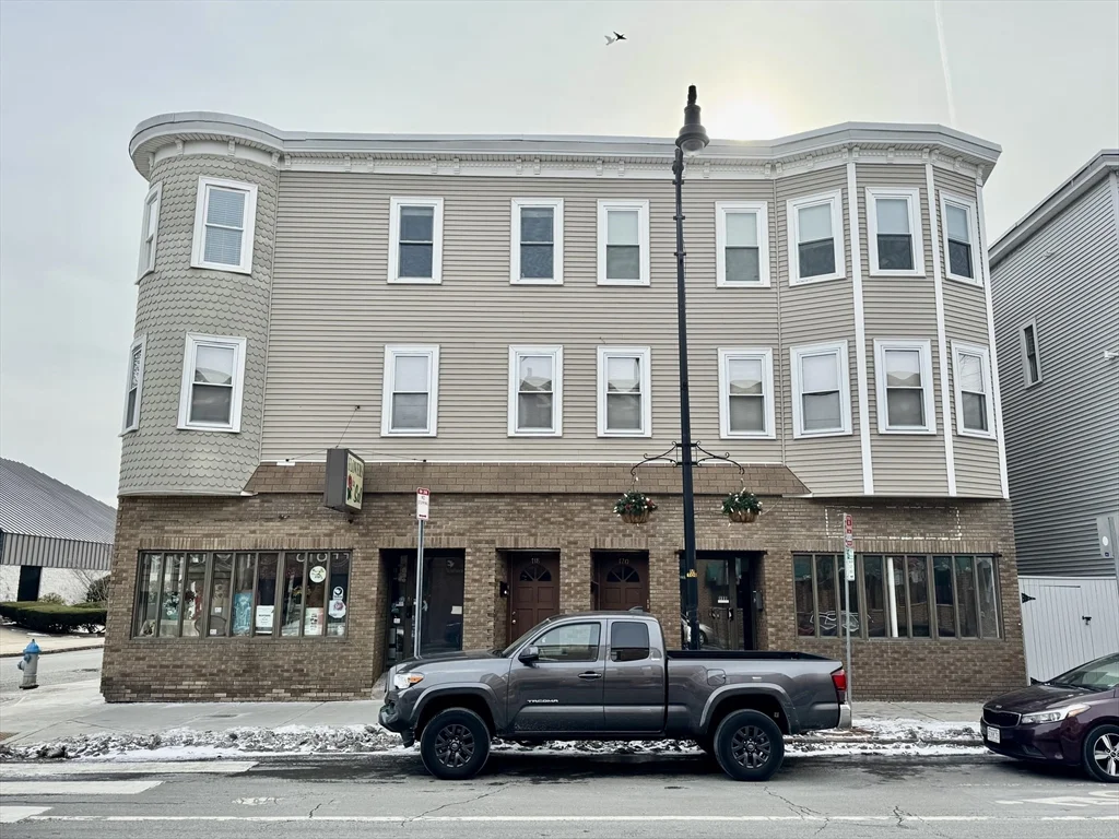 720 Cambridge St, Wellington-Harrington