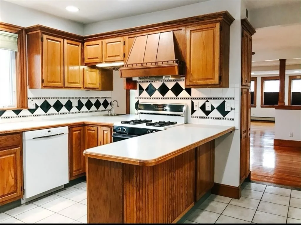 78 Webster St, Medford