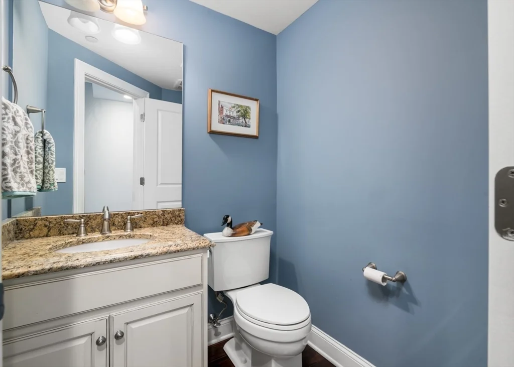 115 Halsted Dr, Hingham