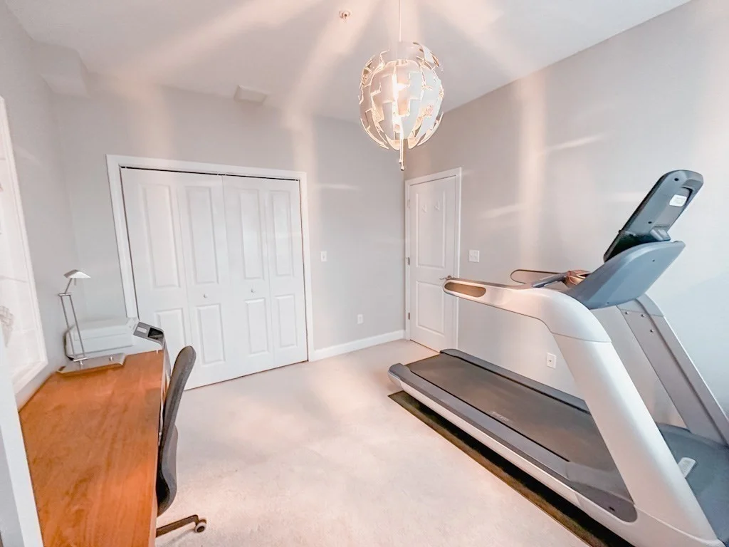 2 N Main St, Mansfield