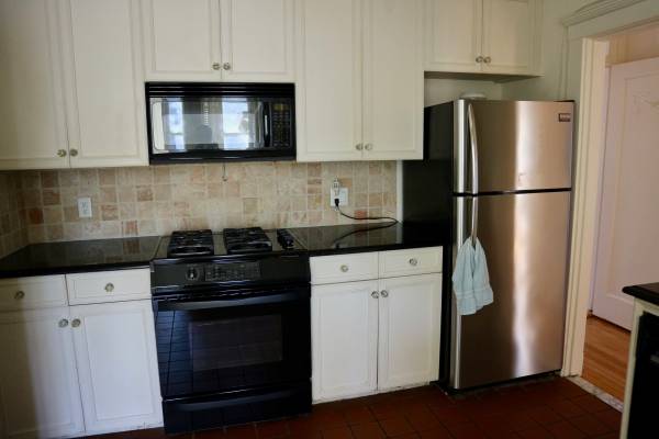 3 bed, 1 bath apartment for rent at 15 Beelvista Rd Unit 3, Brighton — photo 9 of 18