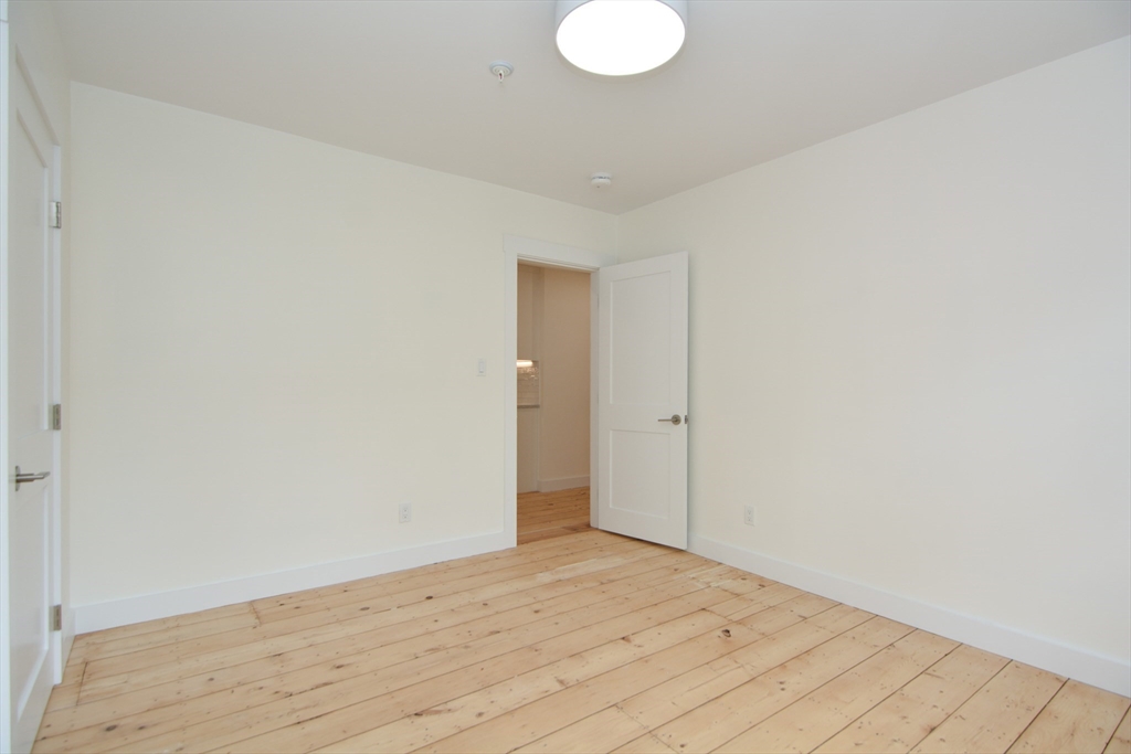 9 State St, Marblehead