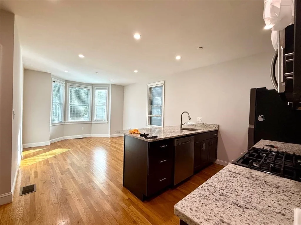 17 Plymouth St, Kendall Square