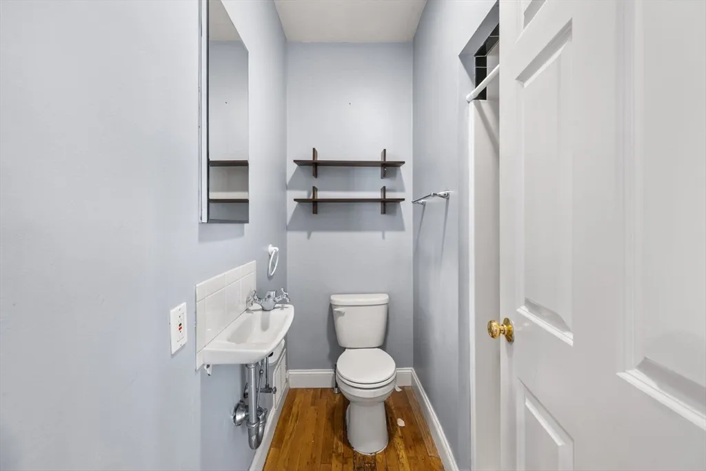 330 1/2 E St, South Boston