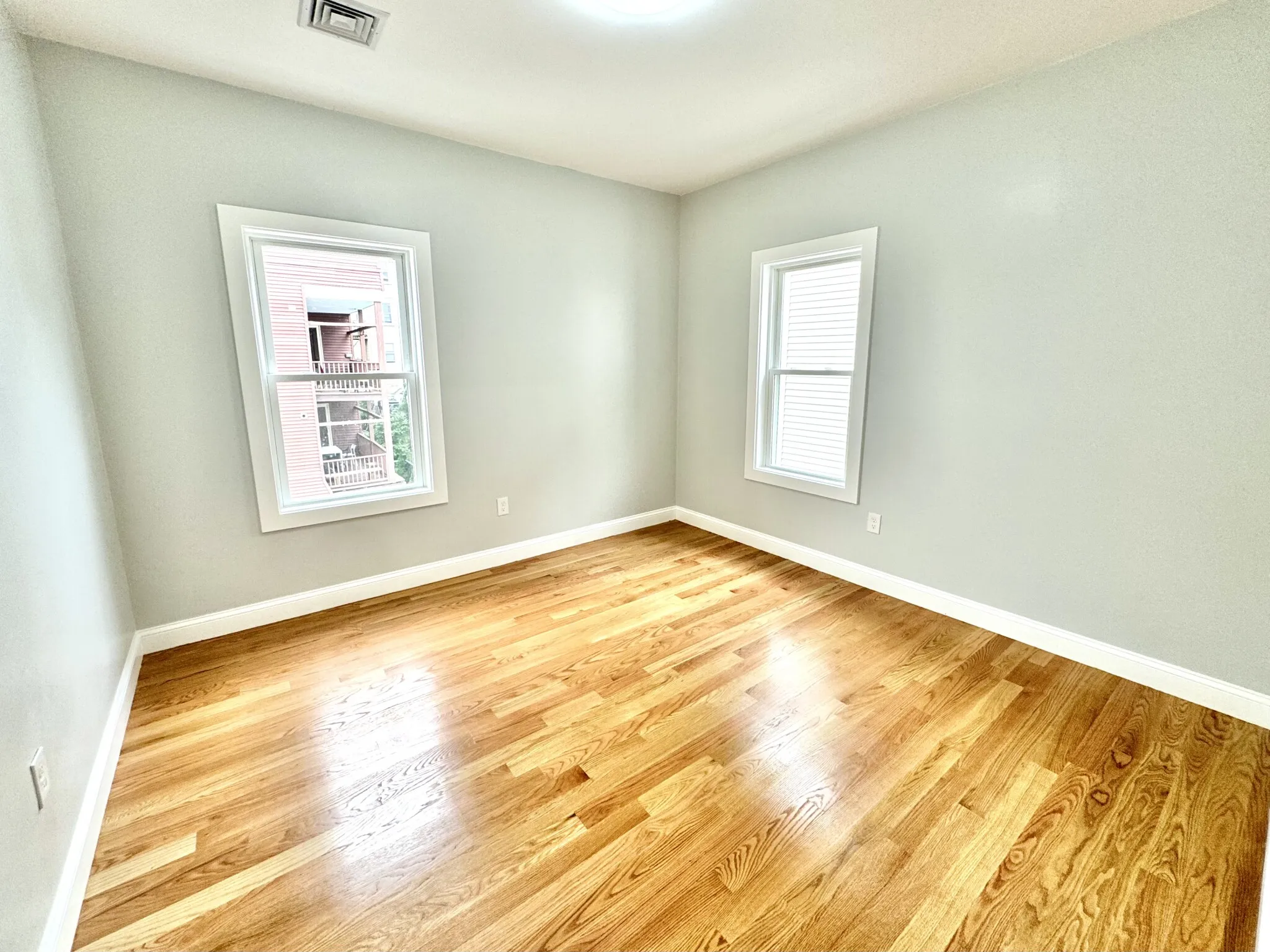 190 Hillside St, Mission Hill