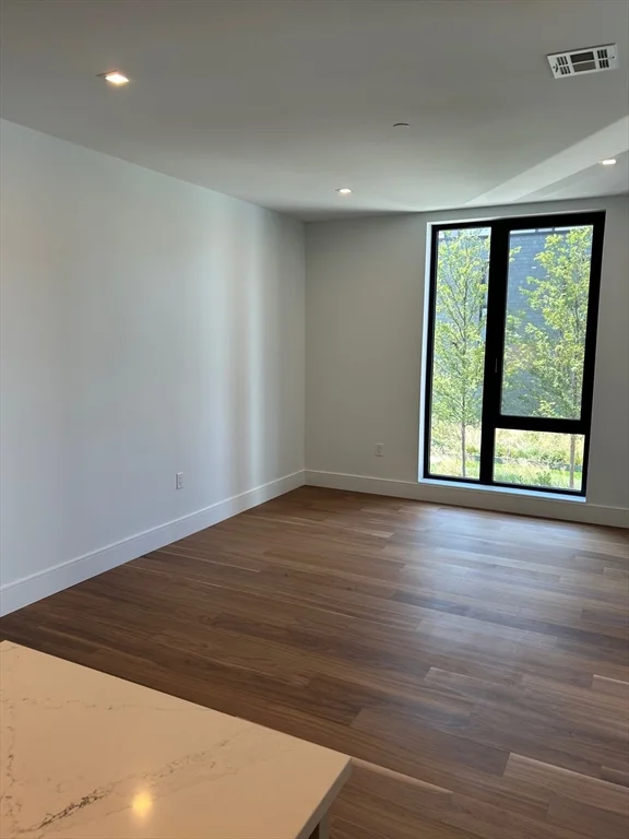 1515 Commonwealth, Brighton