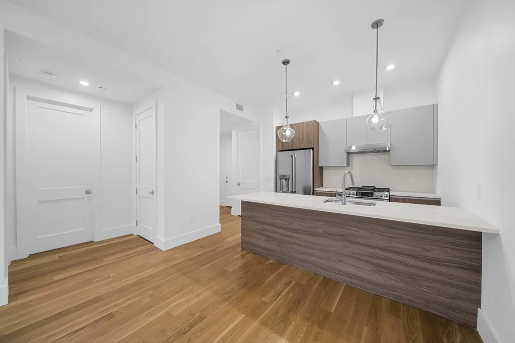 218 Old Colony Ave, South Boston