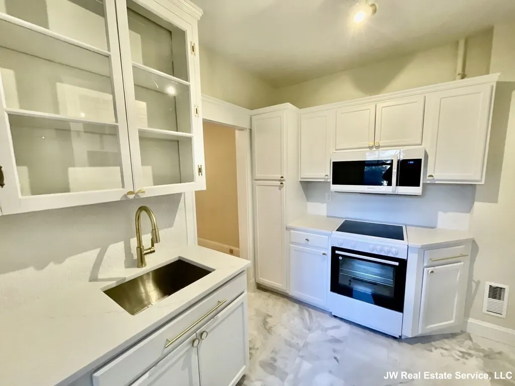 1699 Cambridge St, Mid-Cambridge