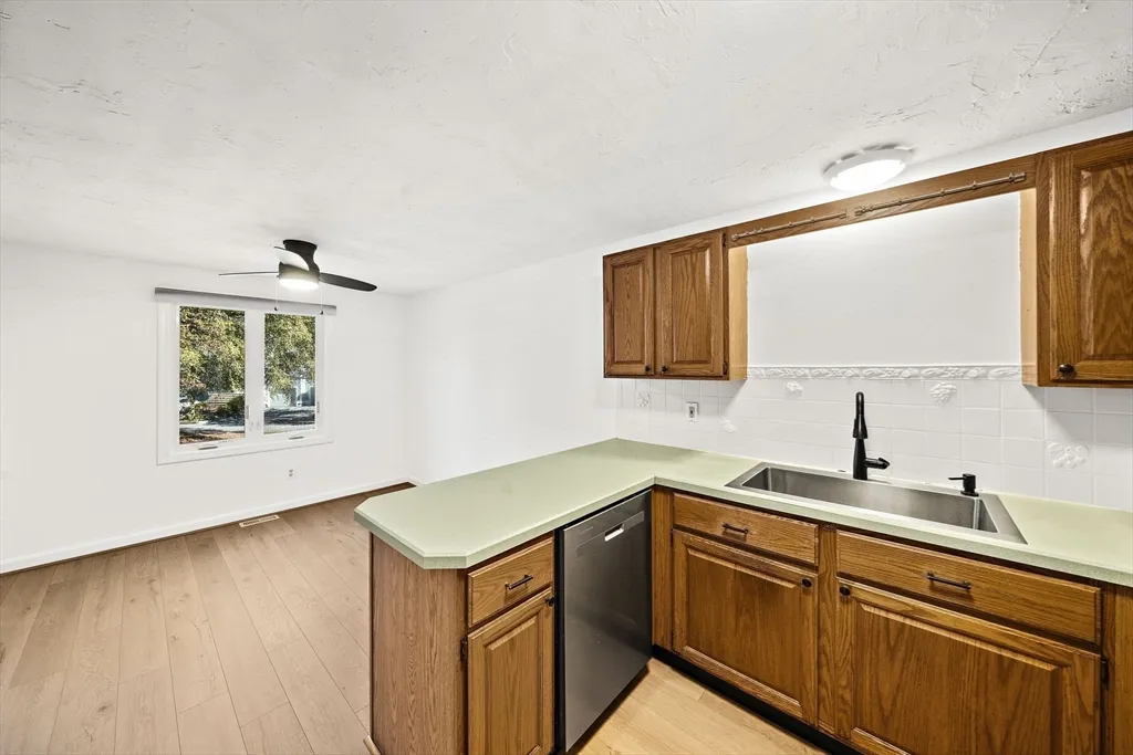 849 Boston Post Rd, E, Marlborough