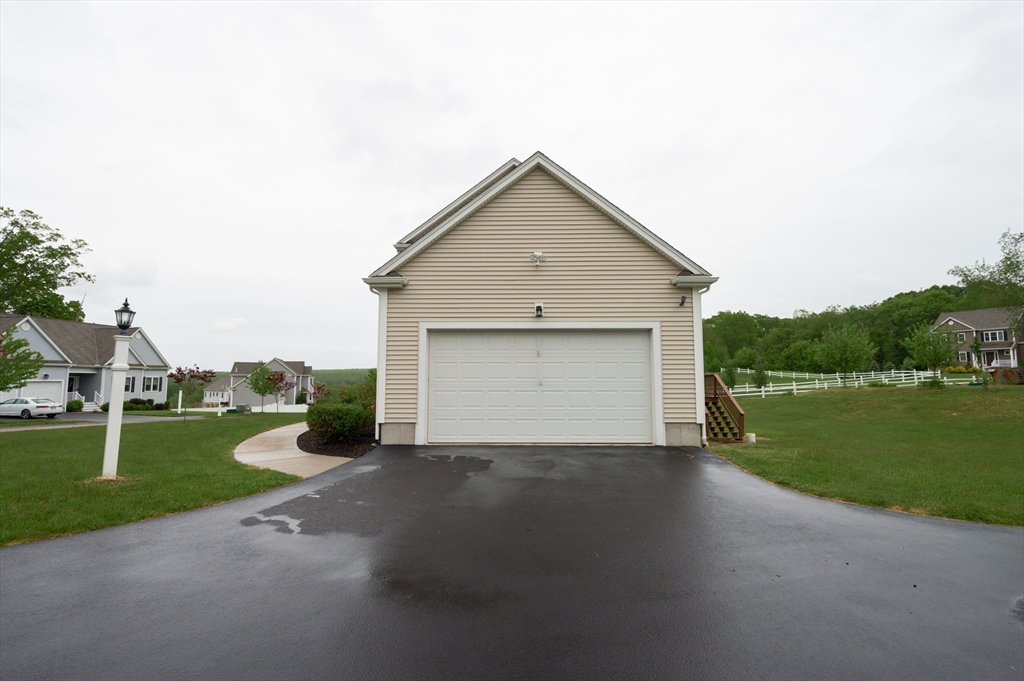 7 Willow Brook Ln, Blackstone