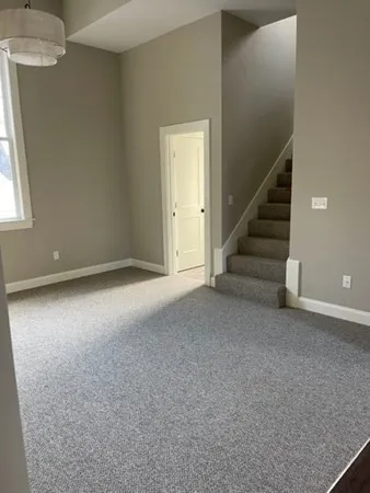 33 West Main St, Groton