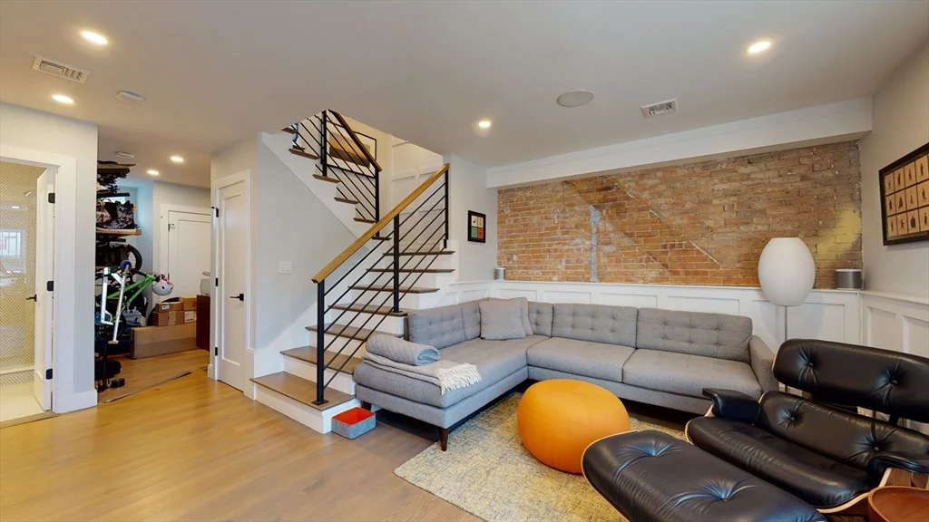 459 E 8th, South Boston