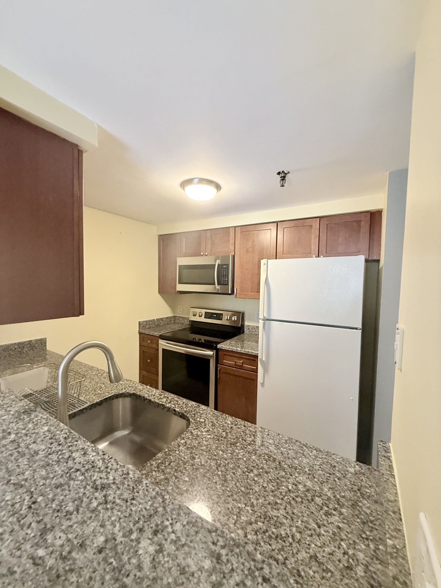 1933 Commonwealth Ave, Brighton