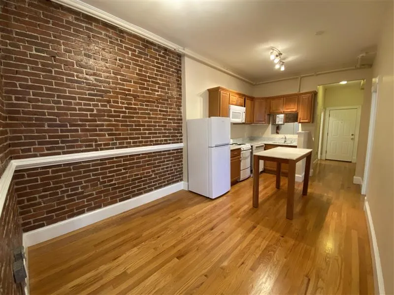 888 Massachusetts Ave, Riverside