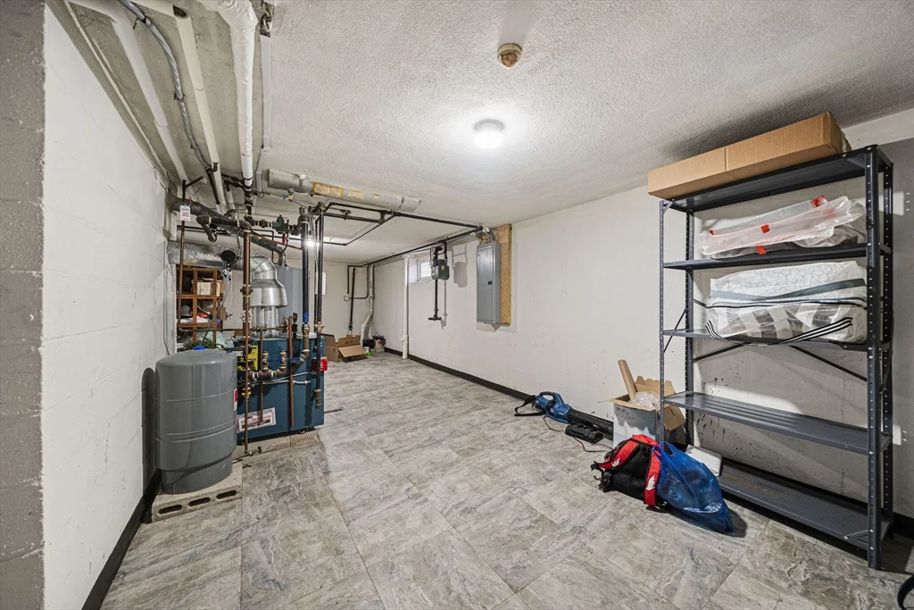 66 Roosevelt Rd, Newton