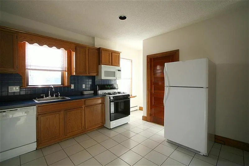 2028 Massachusetts Ave, North Cambridge