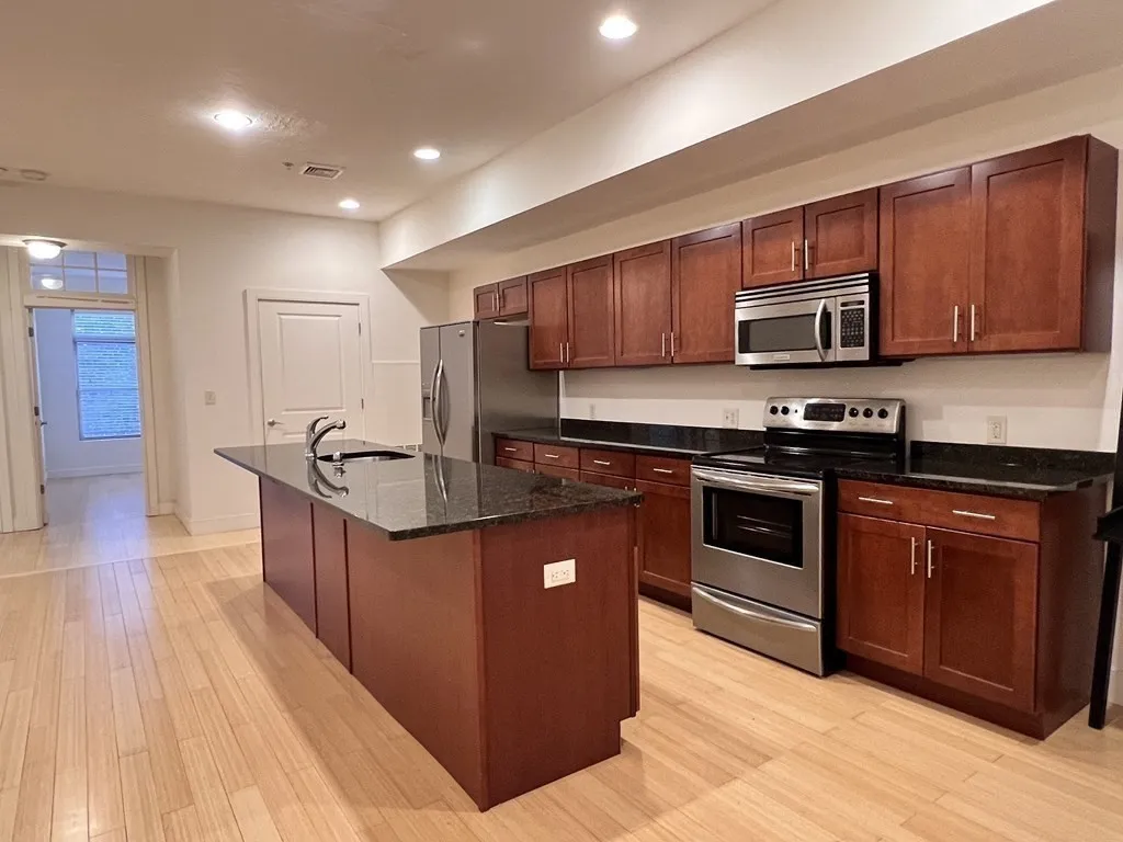 9 Gardner St, Allston