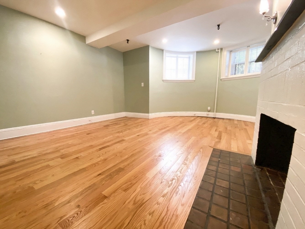 239 Commonwealth, Back Bay