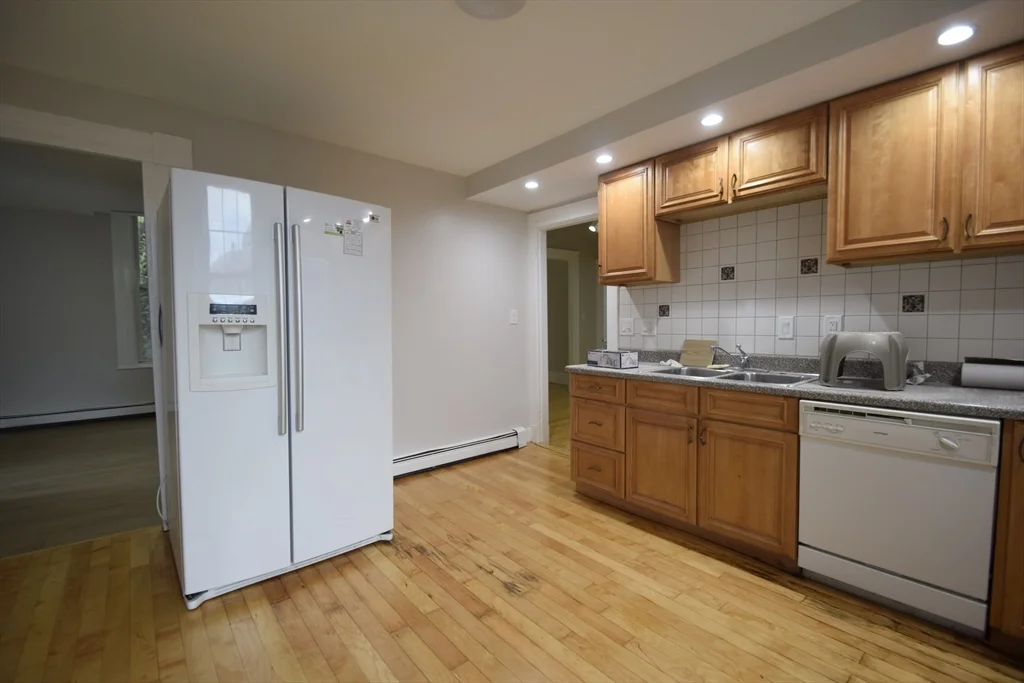 24 Saint James St, Newton