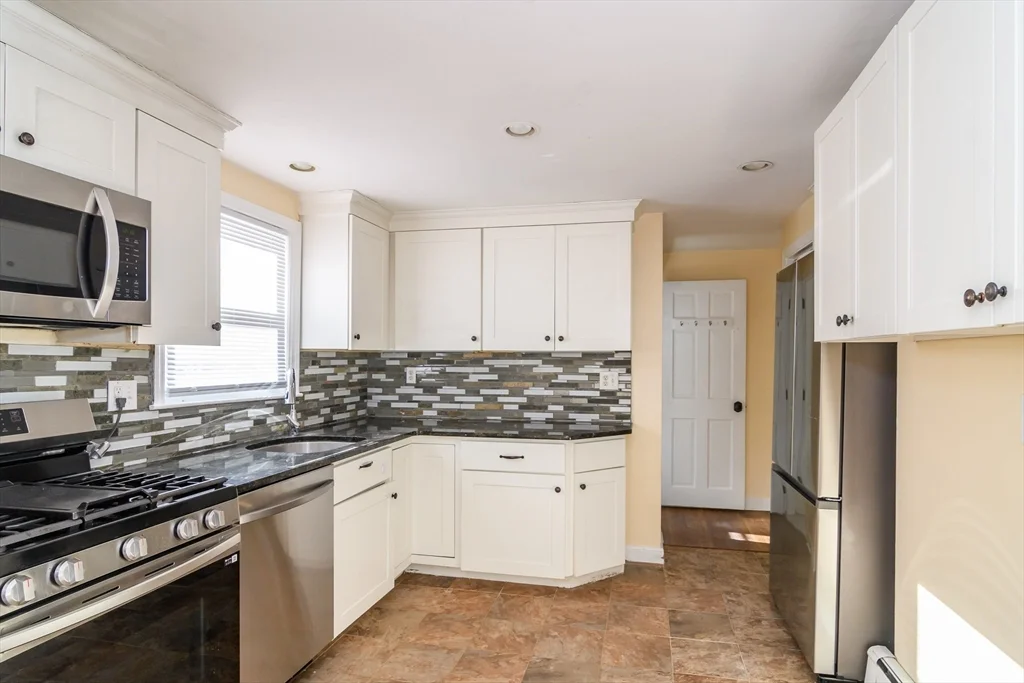 10 Spring Valley Rd, Natick