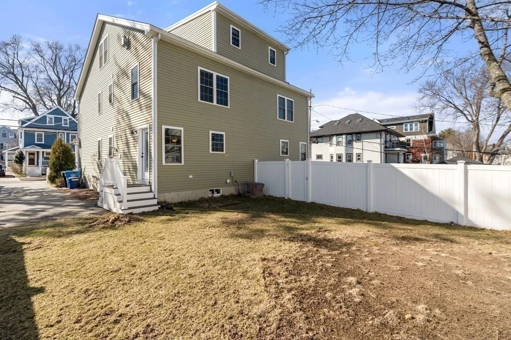 220 White St, Belmont