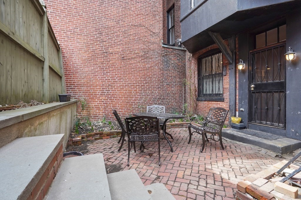 296 Marlborough St, Back Bay