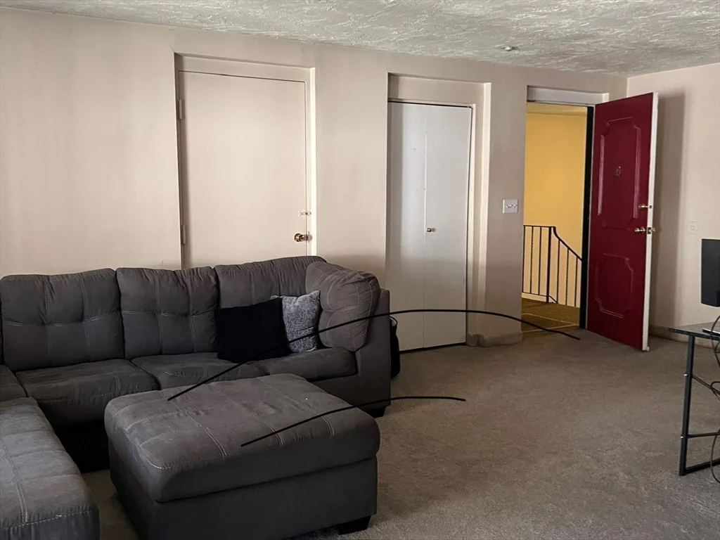 320 Fellsview Ter, Stoneham