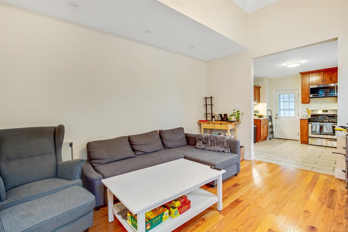 3 bed, 1 bath apartment for rent at 21 Monastery Rd Unit 1, Brighton — photo 6 of 23