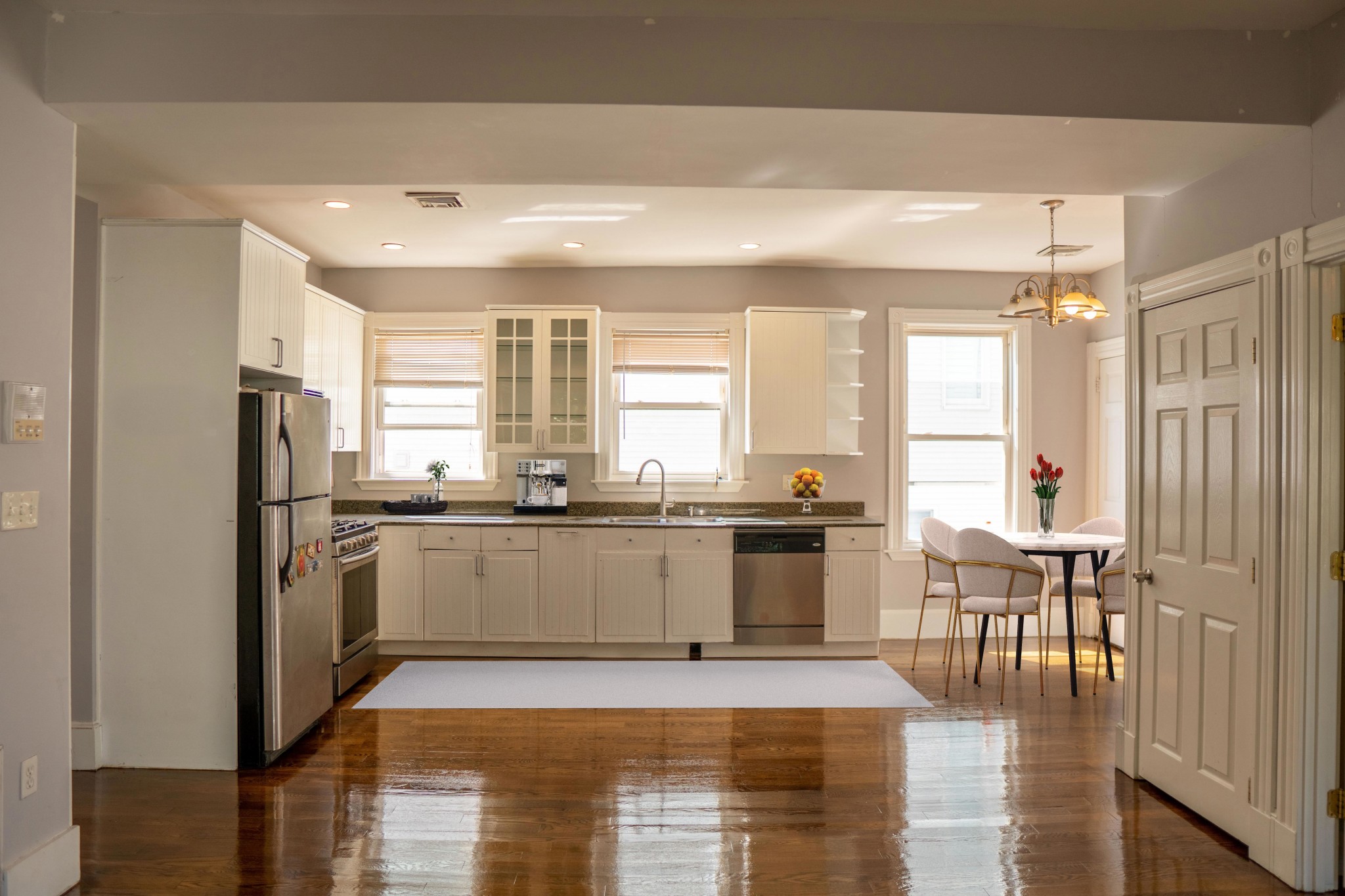 6 bed, 2 bath apartment for rent at 19 Park Hill Ave Unit 3, Mission Hill — photo 1 of 14