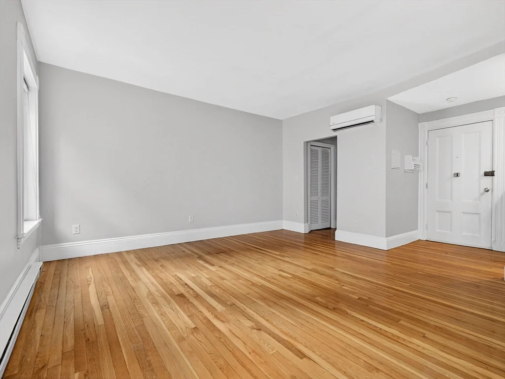 232 Newbury St, Back Bay