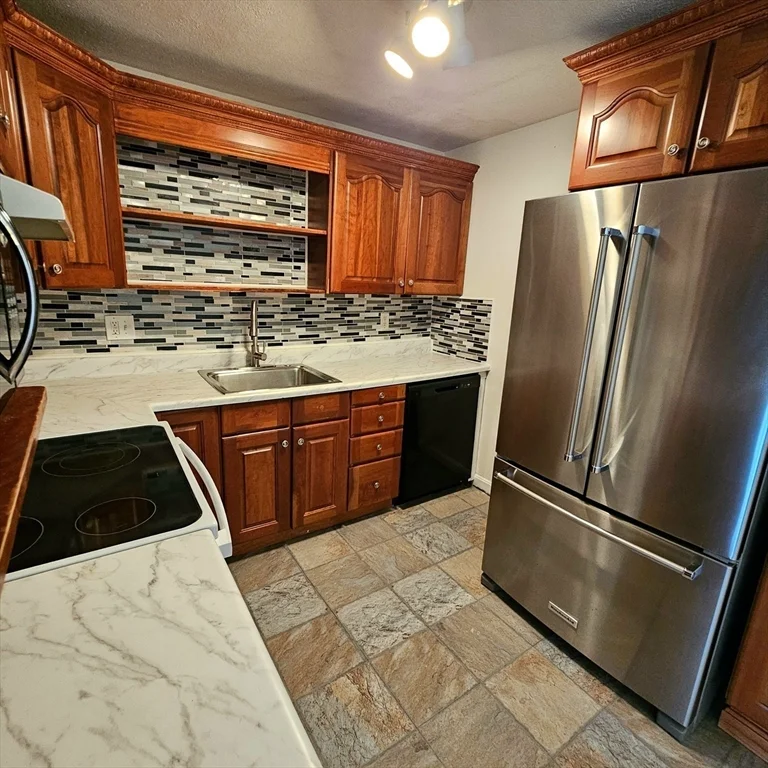 245 Boston Post Rd, Marlborough