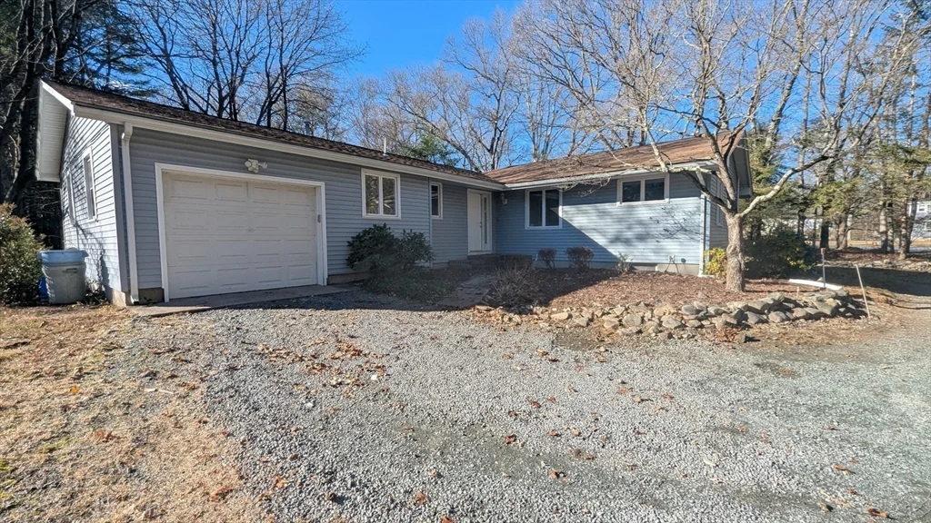 10 Sherwood Ave, Foxboro