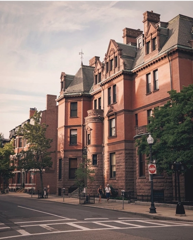 17 Gloucester St, Back Bay