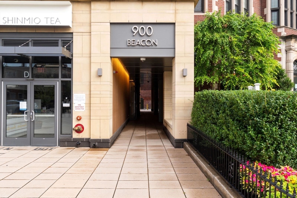 900 Beacon St, Fenway