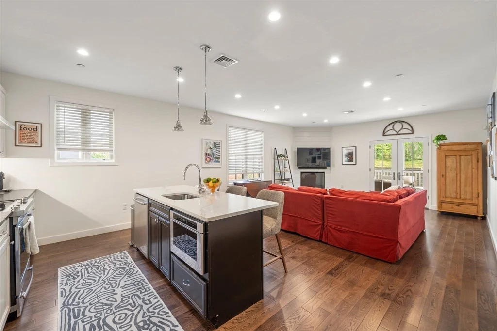 213 E Eagle St, East Boston