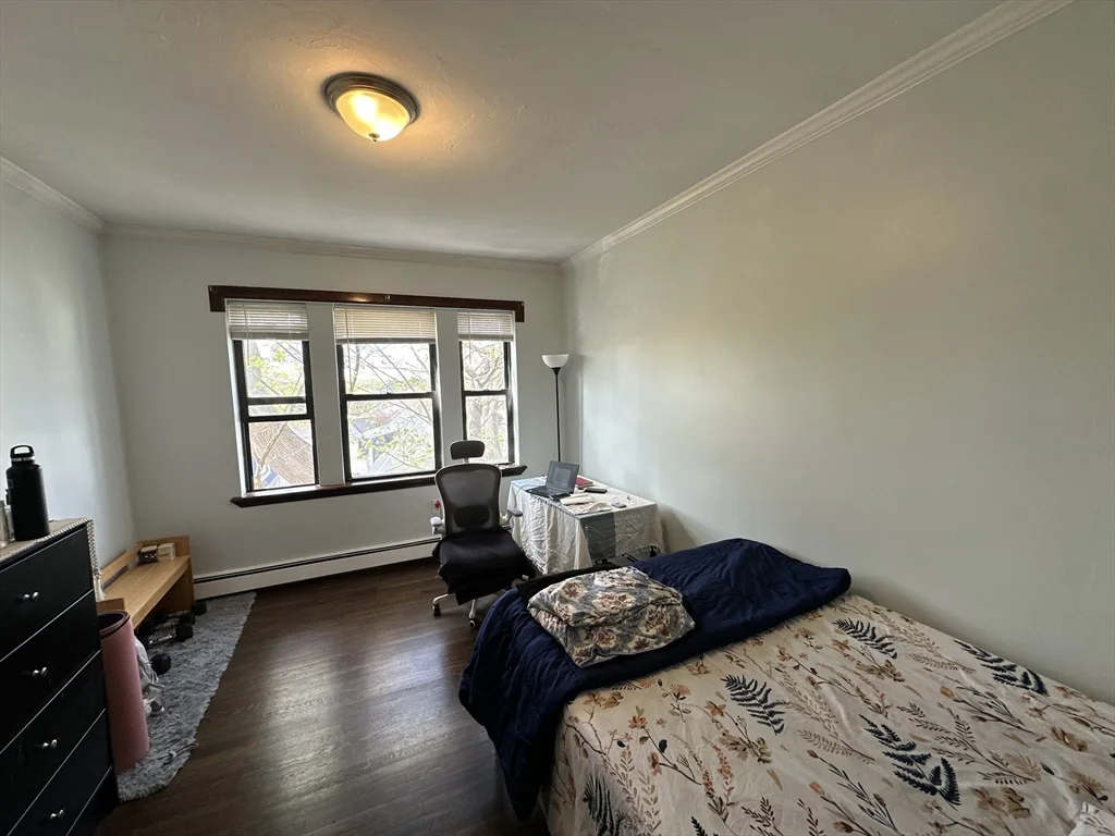 435 Walnut Ave, Roxbury
