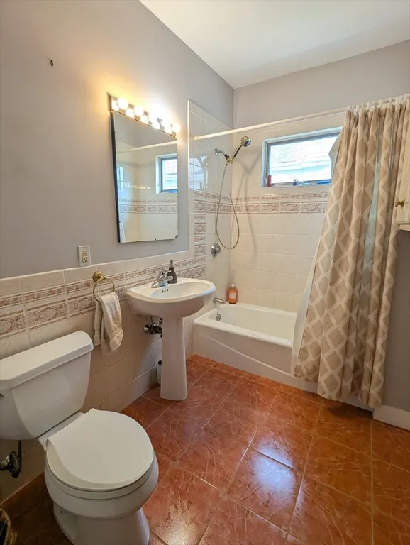 17 Commonwealth Rd, Watertown