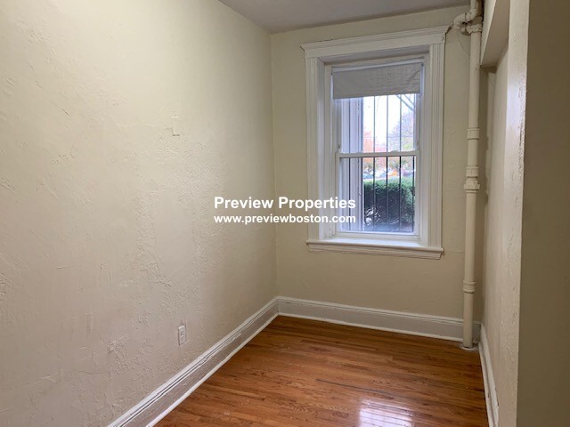 1810 Commonwealth Ave, Brighton