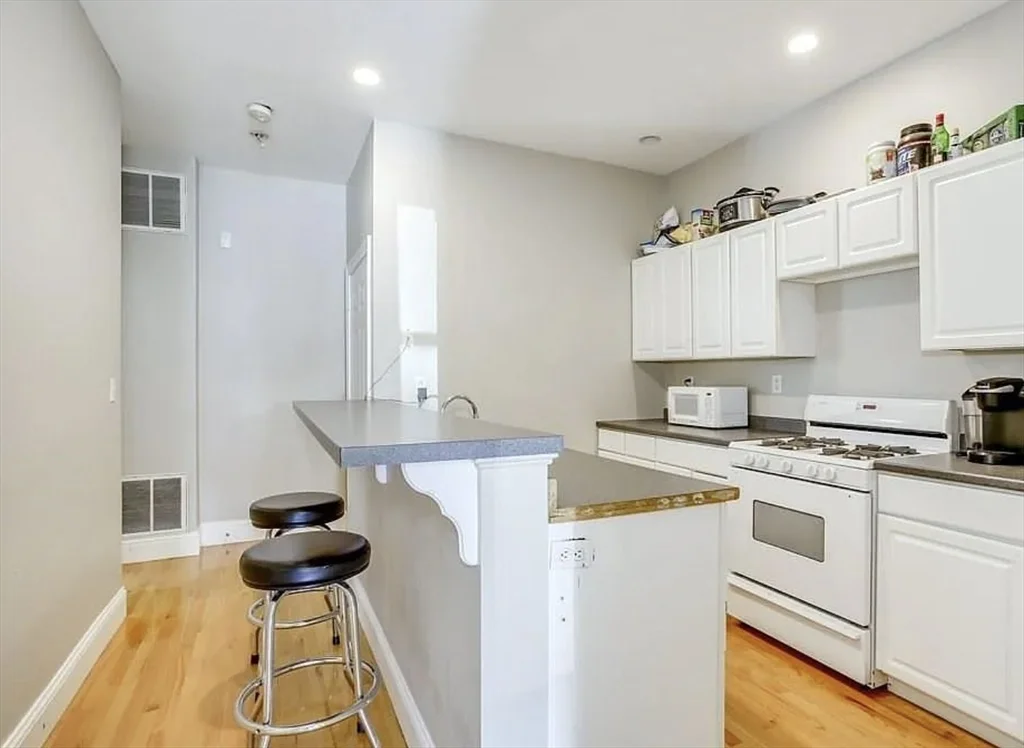 25-27 Dorchester St, South Boston