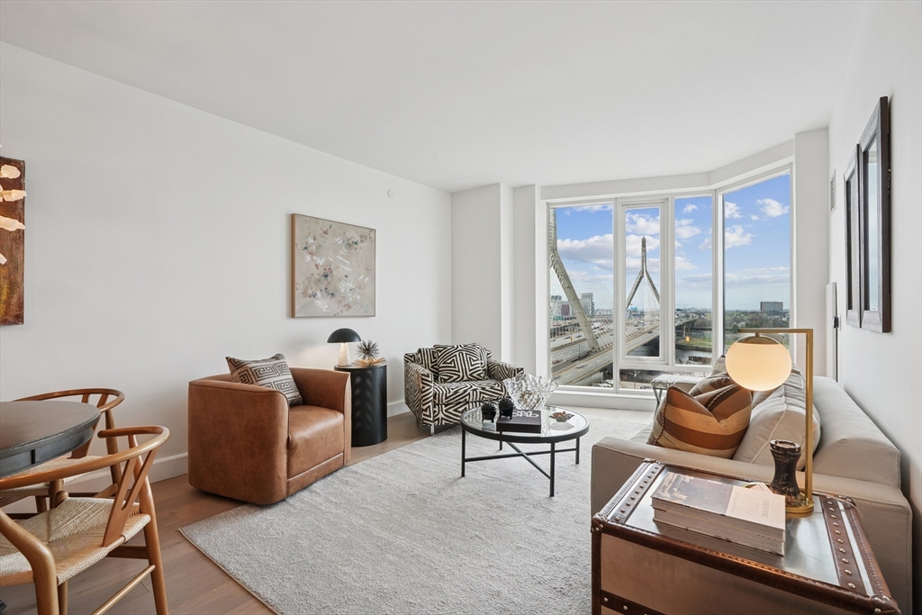 100 Lovejoy Wharf, Waterfront