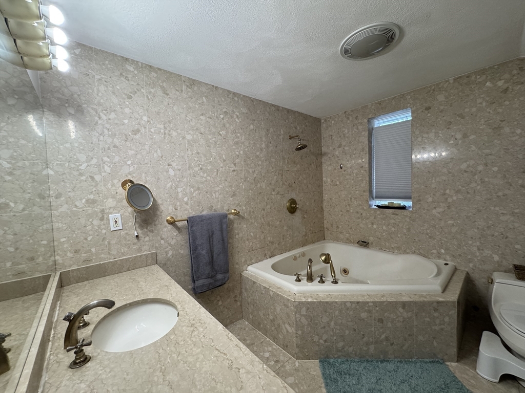 45 Dexter Rd, Newtonville