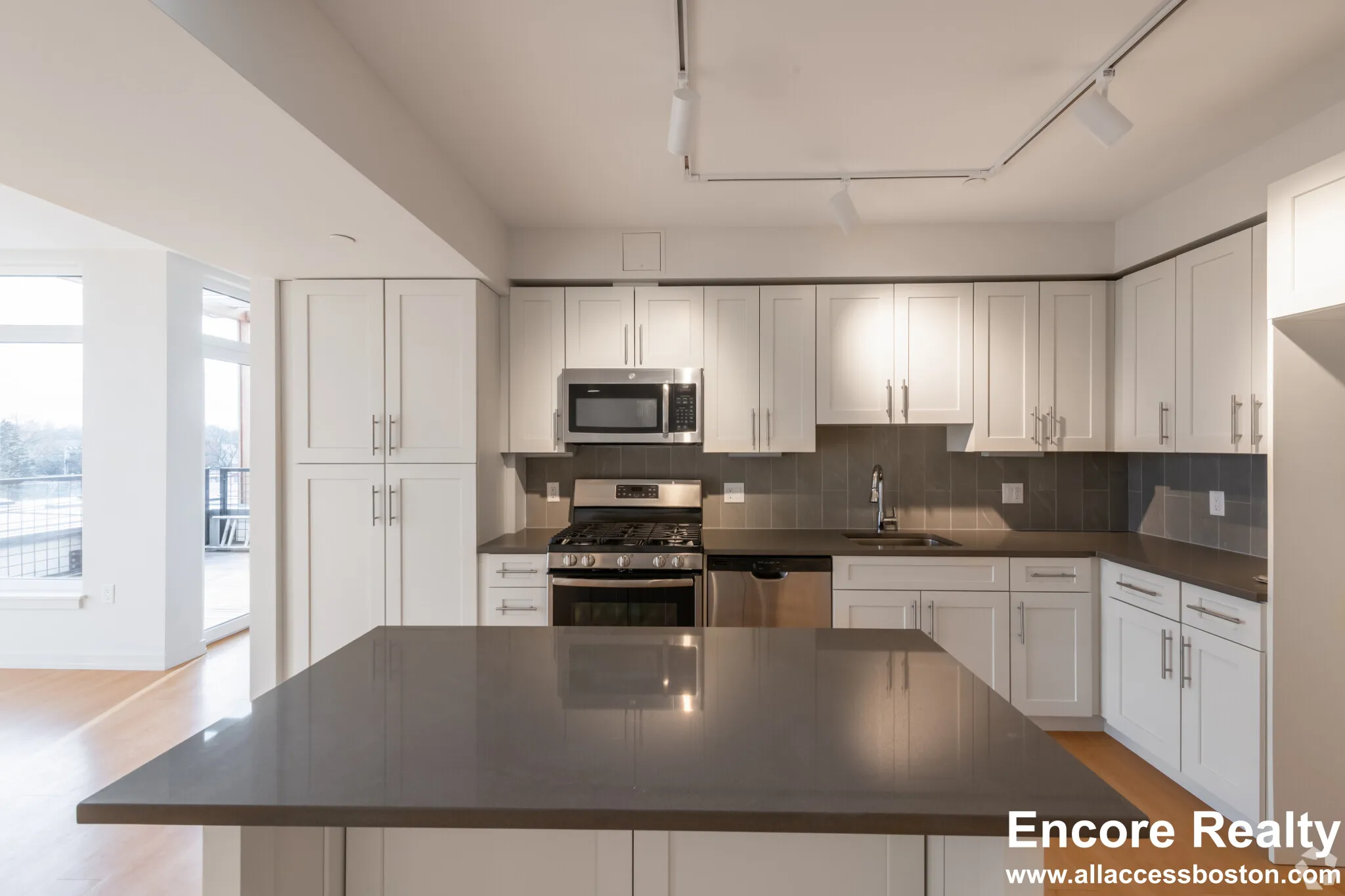 77 New St, Neighborhood Nine