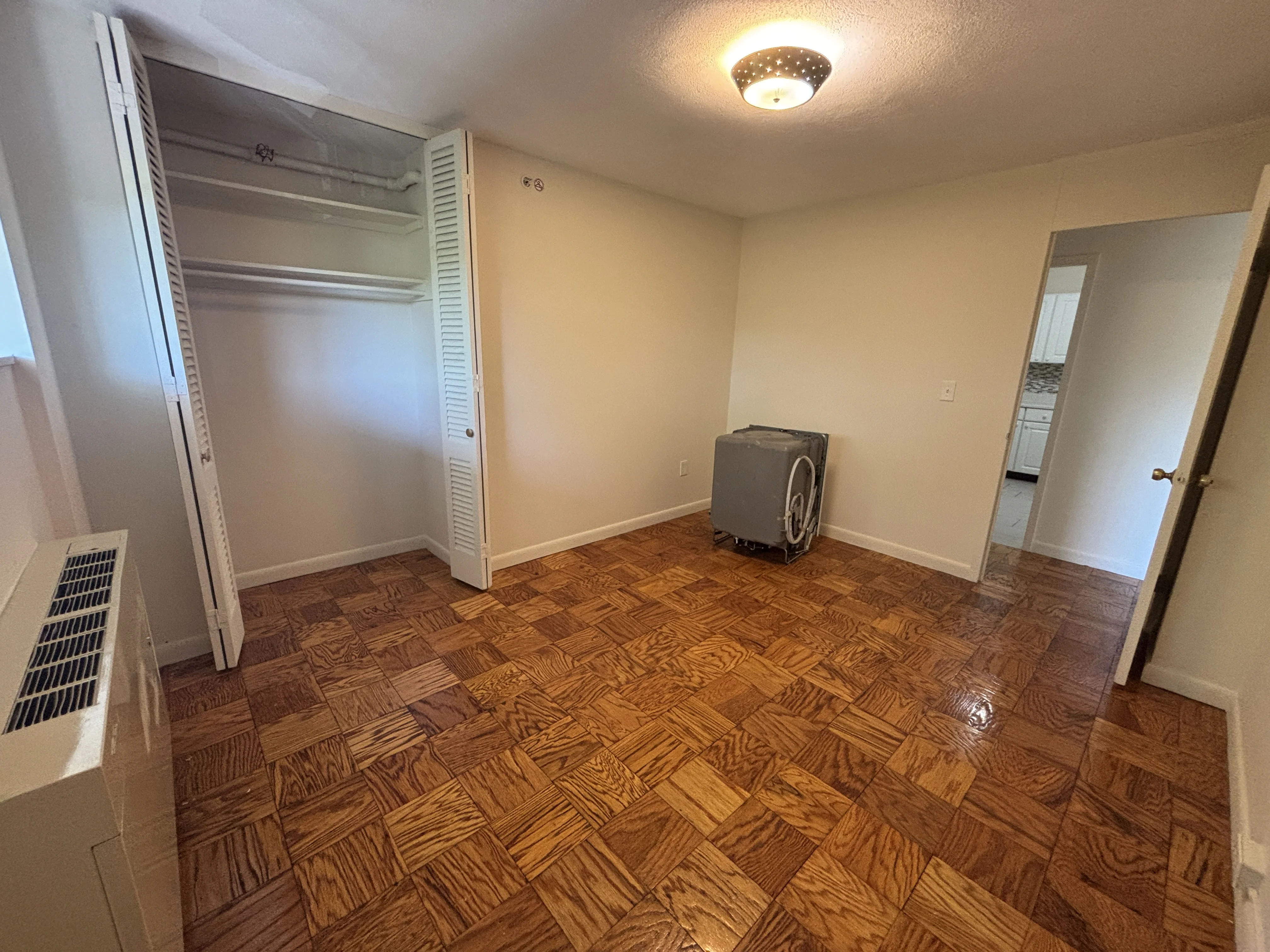 101 Monmouth St, Longwood