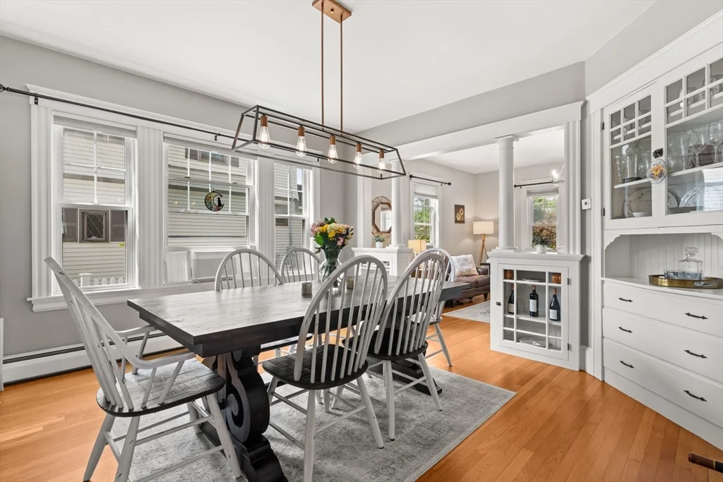 196 Waverley Rd, North Andover