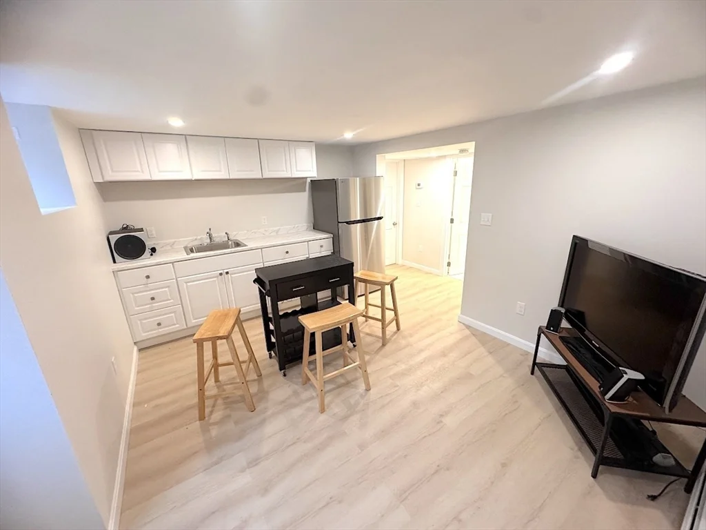 39 Cottage St, Stoneham