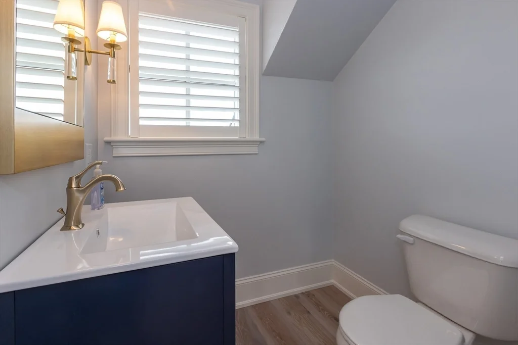 25 Cushing Ave, Crow Point