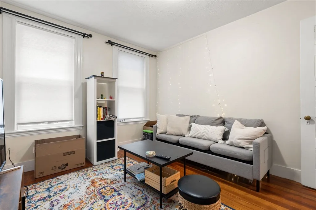 12 Perry St, Central Village